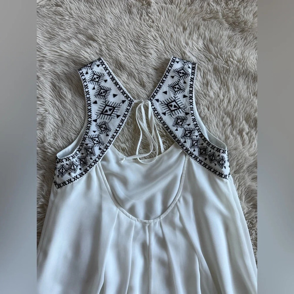 BCBG Generation White Embroidered Chiffon Mini Dress with Open Back Size M - Picture 13 of 16